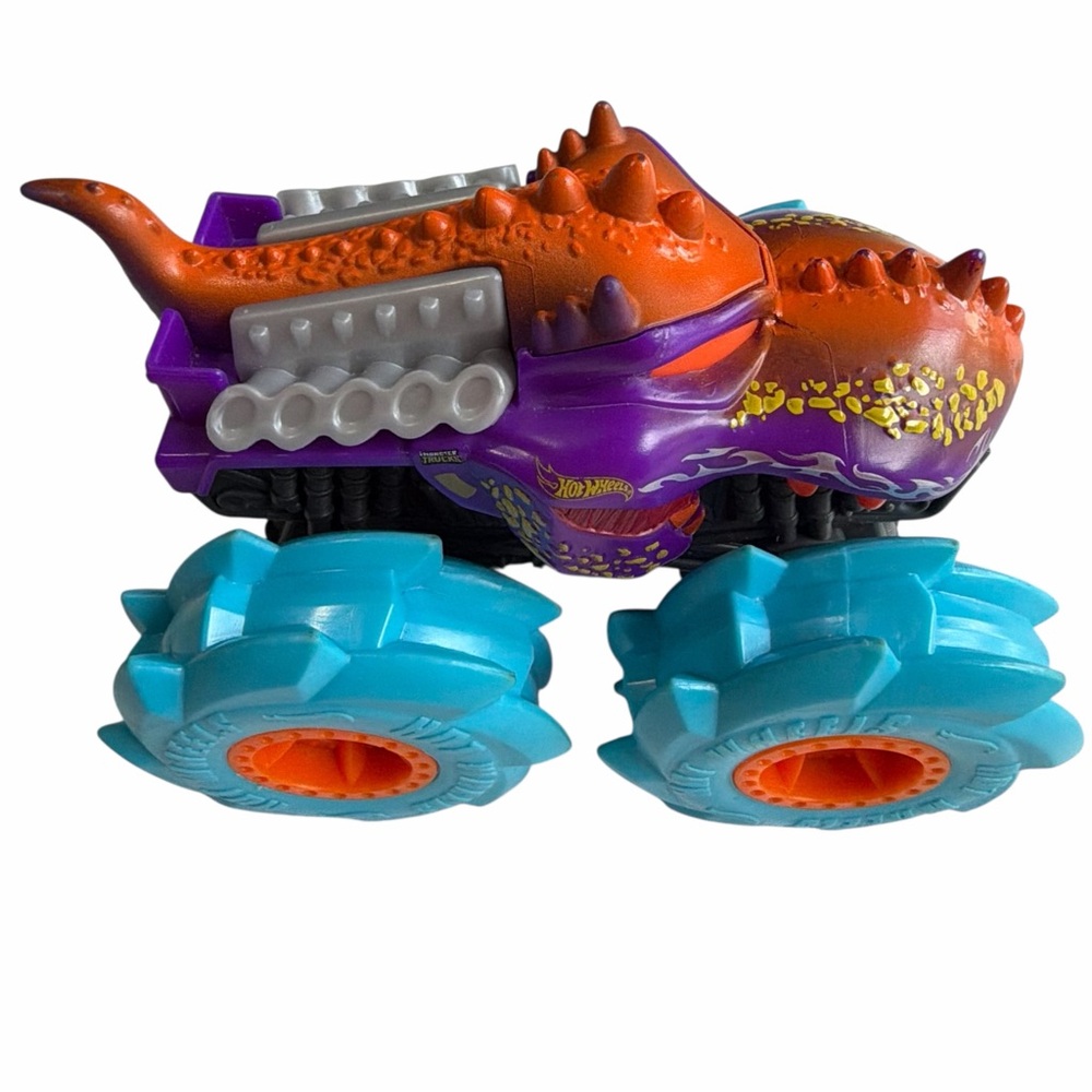 Hot Wheels Monster Trucks Twisted Tredz Vehicles, 1:43 Scale Creature-Themed Toy